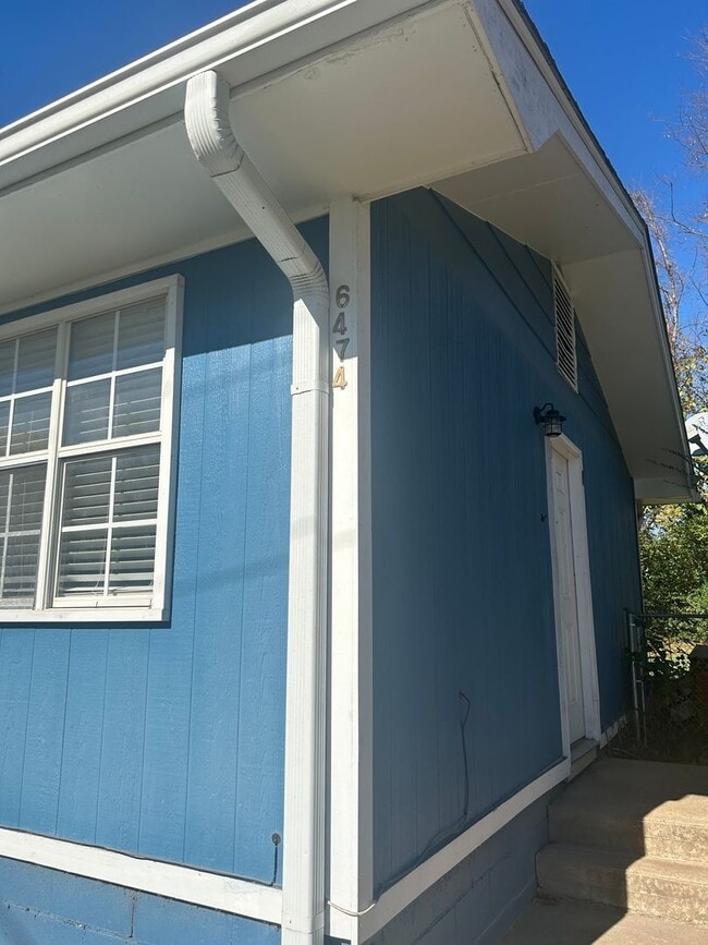 Building Photo - 6474-6480 W Nicole Ln