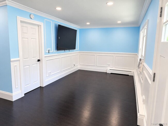 Building Photo - 305 Smithtown Blvd