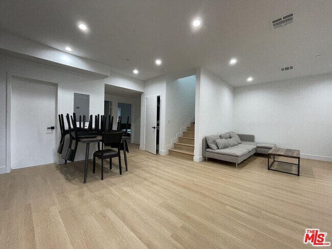 Foto del edificio - 1340 W 37th St