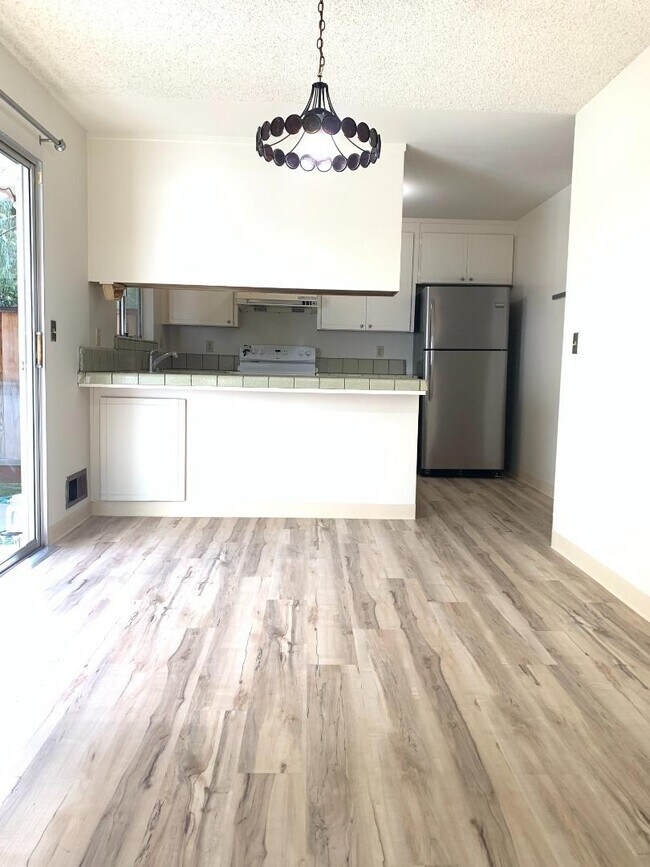 Building Photo - 1254 Valerian Ct