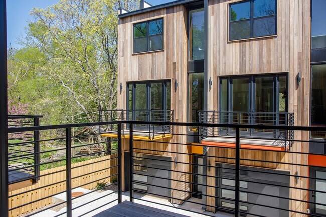 Foto del edificio - 315 NE Burwood Mews