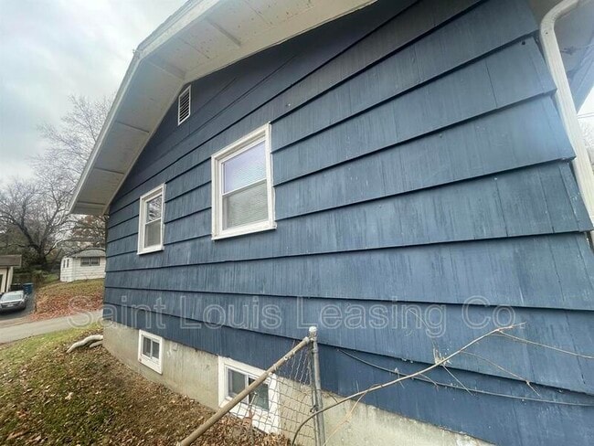 Building Photo - 1023 Renshaw Dr