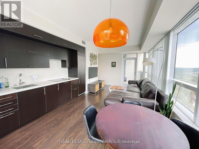 Building Photo - 2 Anndale Dr