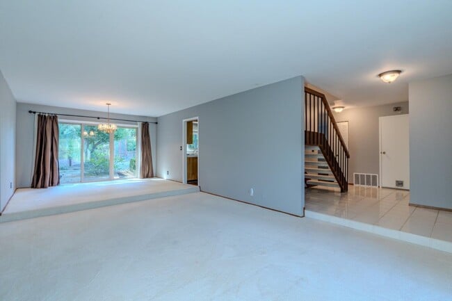 Building Photo - 985 Big Bend Dr