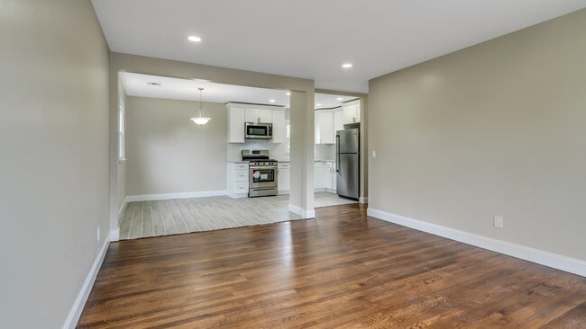 Building Photo - 327 Brookfield Pl