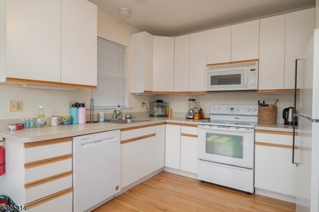 Foto del edificio - 54 Franklin Pl