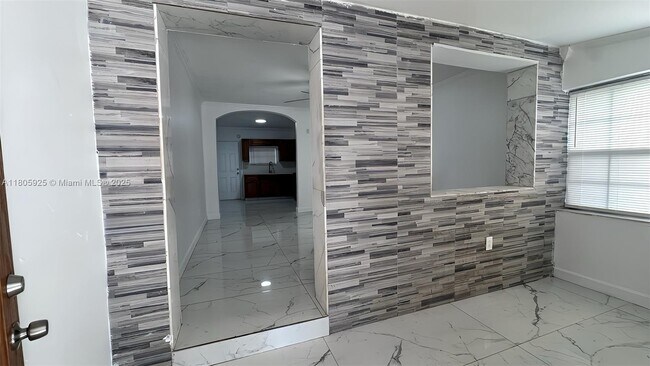 Foto del edificio - 2731 NW 100th St