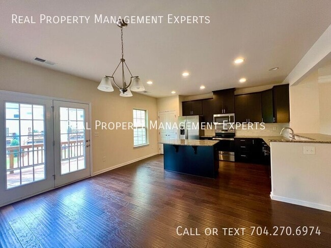 Building Photo - 4019 Zilker Park Dr