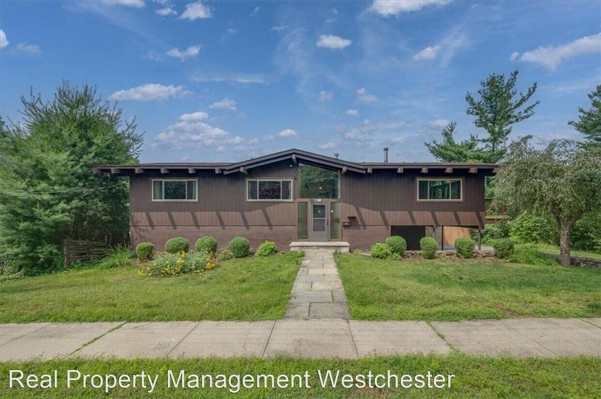 Primary Photo - 5 br, 3 bath House - 21 Lexington Drive