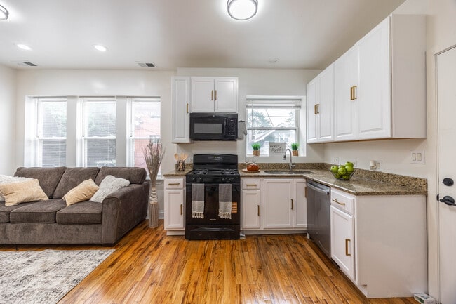 Foto del edificio - 3849 W Ainslie St