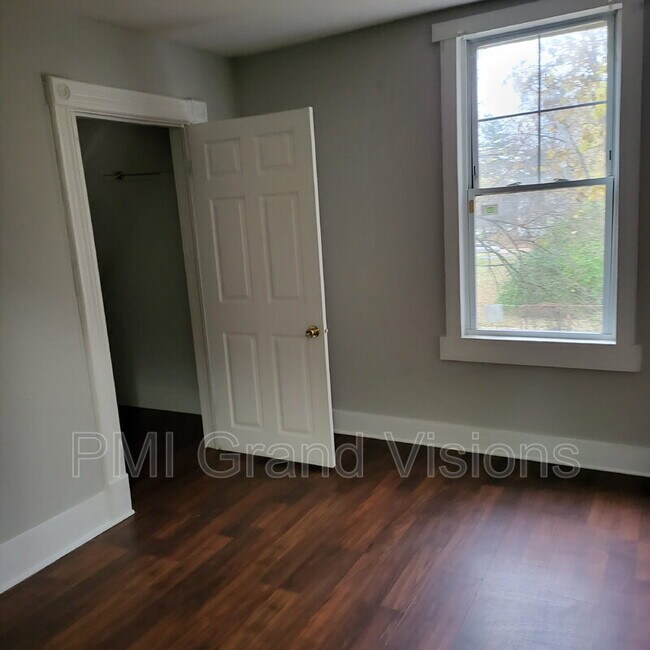 Foto del edificio - 941 E Cantrell St
