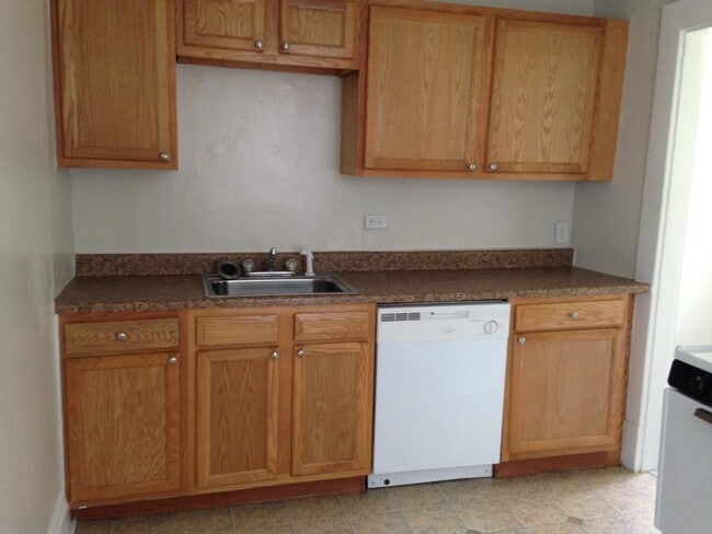 Building Photo - 362 Oldham Ave