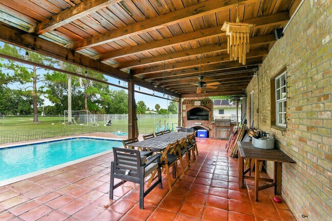 Foto del edificio - 3179 Hoylake Rd