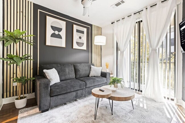 Foto del edificio - 5275 Town and Country Blvd