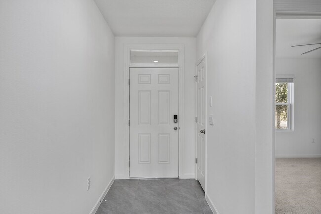 Building Photo - 4 Bedroom waterfront Rental