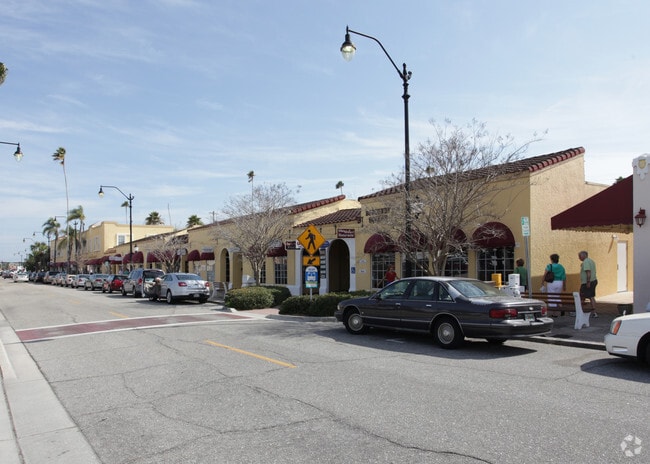 Building Photo - Burgundy Square