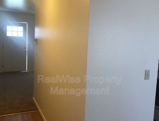 Building Photo - 2532 Siskiyou Blvd