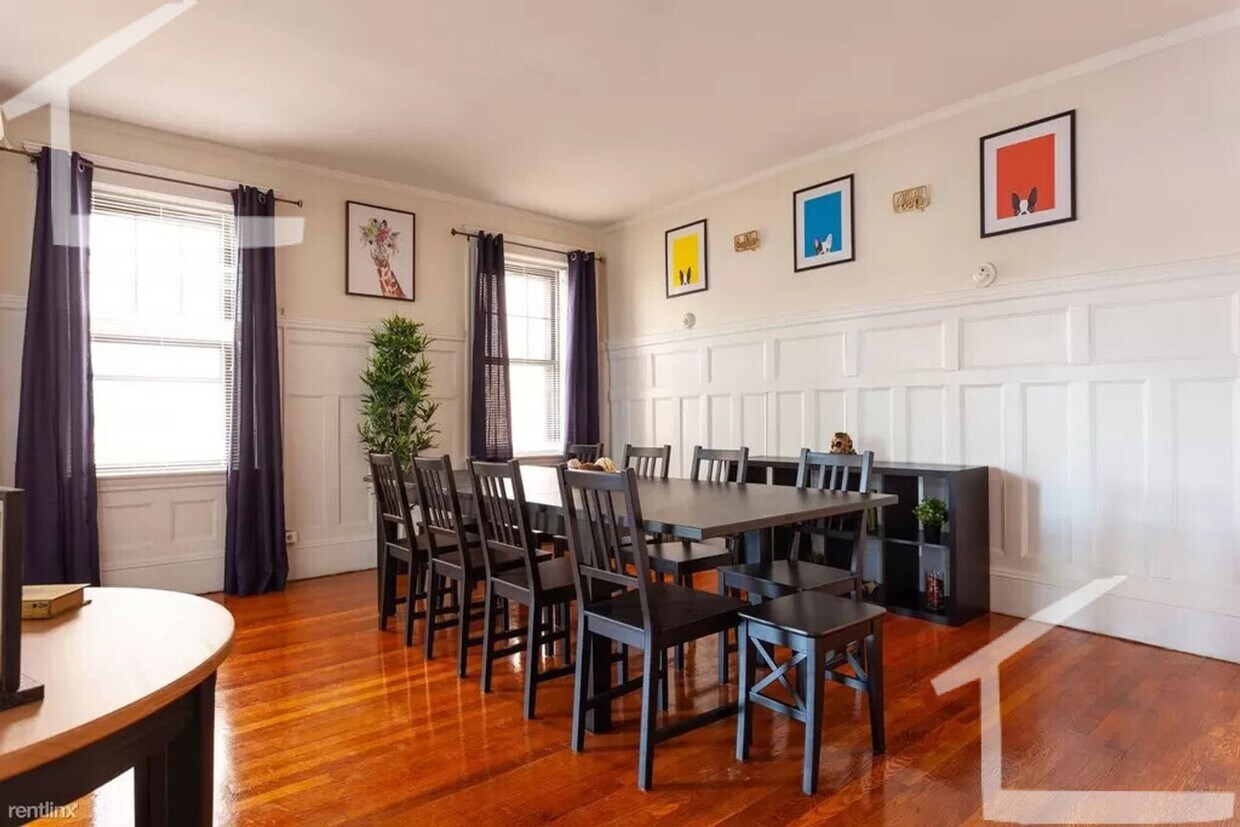 Foto del edificio - Charming 4 Bedroom Condo!