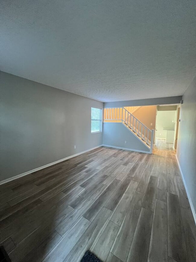 Building Photo - 3909 Heatherglen Dr