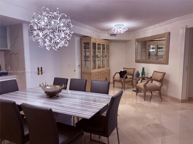 Foto del edificio - 4779 Collins Ave