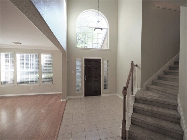 Foto del edificio - Desirable 4 bedroom home in BEAUTIFUL Steiner Ranch!