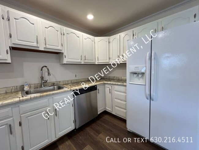 Building Photo - 1085 Basswood St