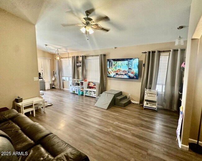 Foto del edificio - 4049 W Quail Ave