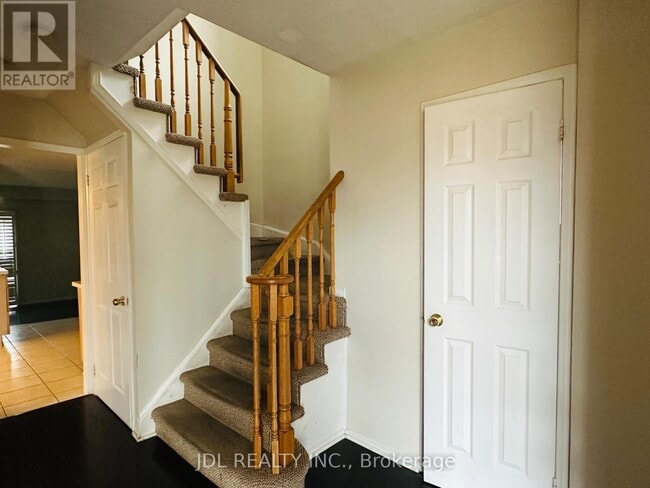 Building Photo - 18 Dunsmore Crescent