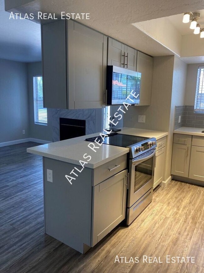 Building Photo - ONE MONTH FREE!! Reduced Deposit on this S...