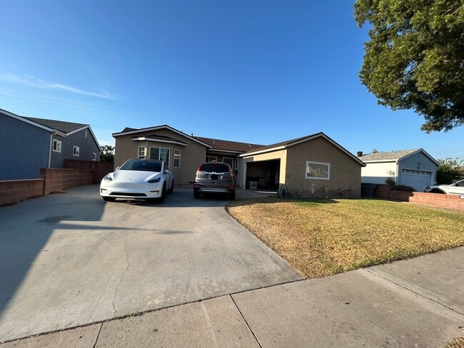 Building Photo - 8591 Crescent Ave