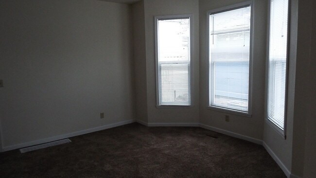 Building Photo - V&S Properties 107