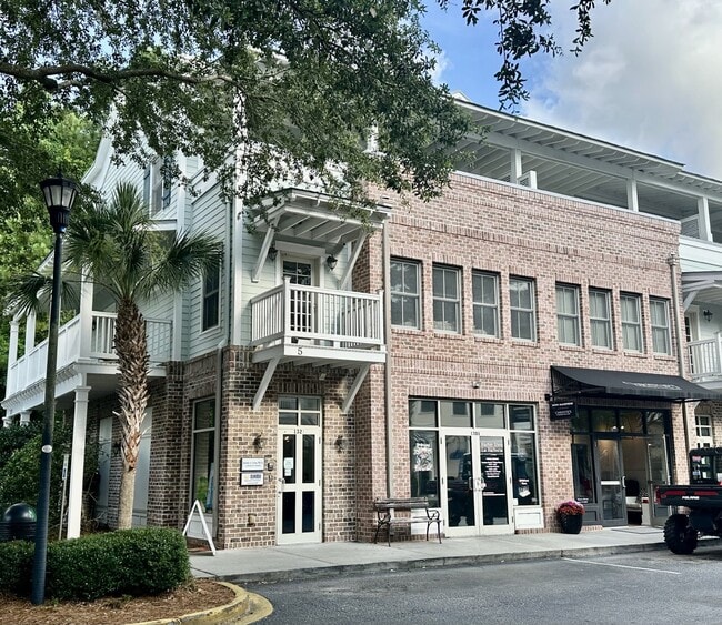 Building Photo - Downtown Living in The Heart of The Blufft...