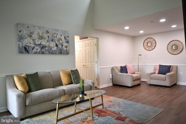 Foto del edificio - 6610 Lake Park Dr