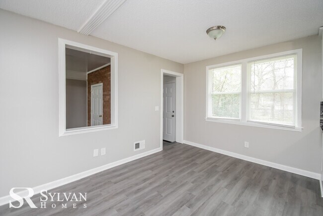 Building Photo - Come home to this adorable 3BR 1BA home