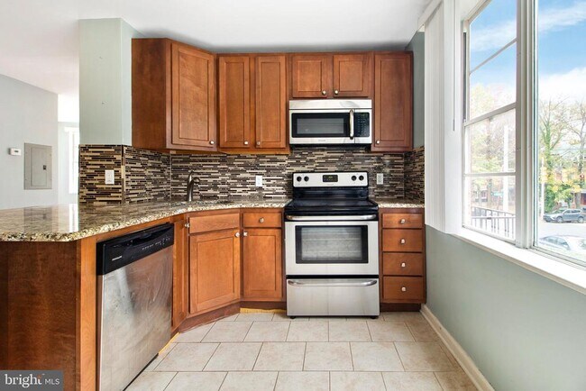 Building Photo - 1412 Delaware Ave