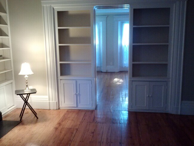 Foto del edificio - 239 S Main St