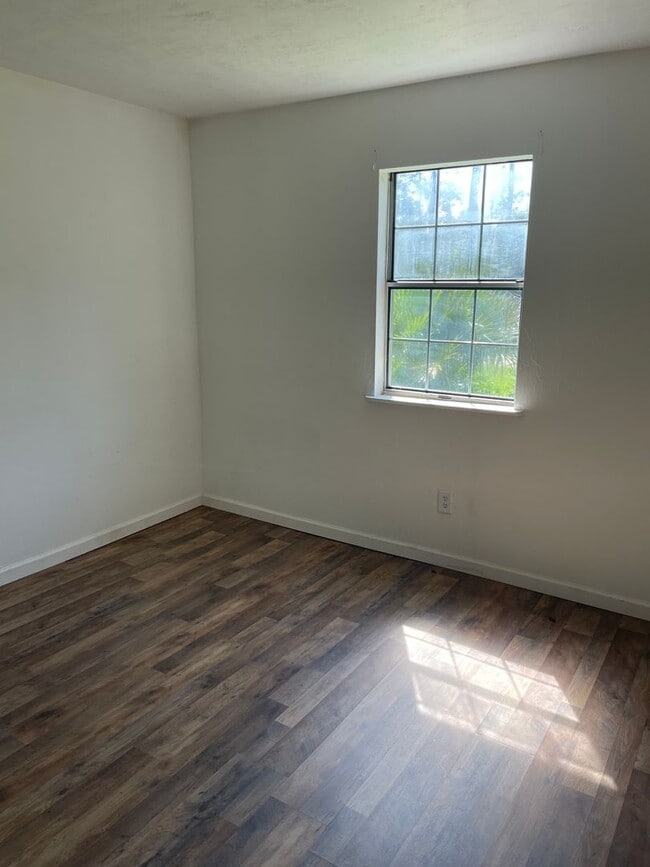 Photo - 2/1 Ready to move in House