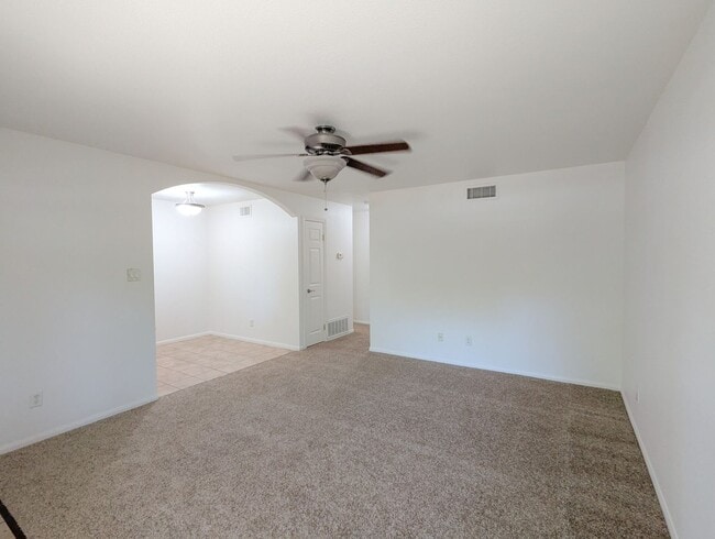 Building Photo - Great Single Story Condo!
