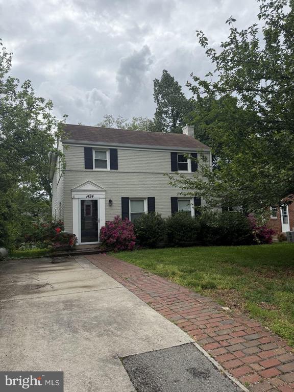 Foto principal - 1424 N Longfellow St