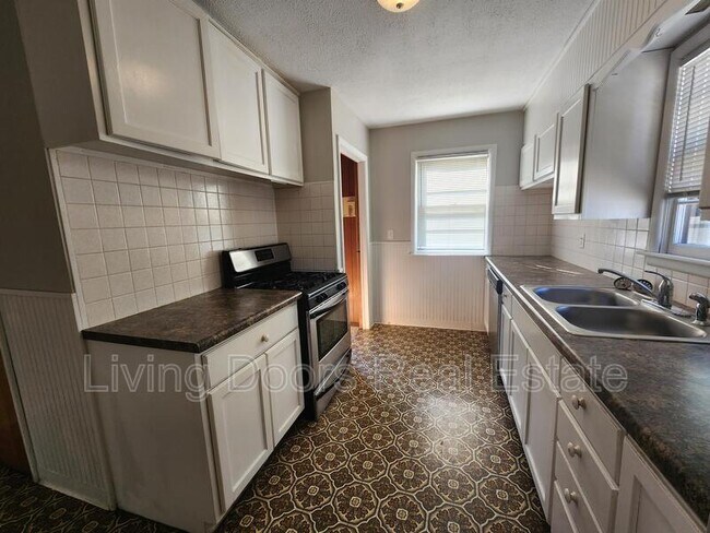 Foto del edificio - 3701 Lewis Ave