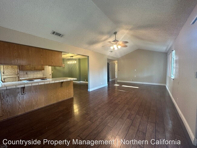 Building Photo - 3 br, 2 bath House - 1352 Villa Drive