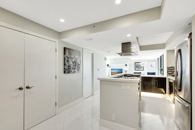 Building Photo - 3000 N Ocean Dr