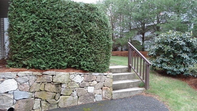 Building Photo - 901 Old Bridge Ln