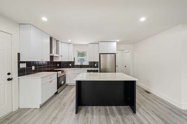 Building Photo - 2624 Woodbine Ave