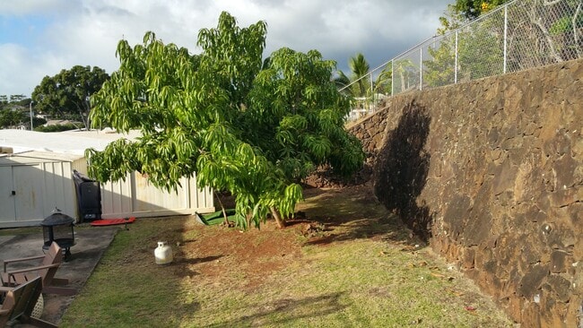 Building Photo - Pearl City 3 bd, 1.5 bath, with 2 car carp...