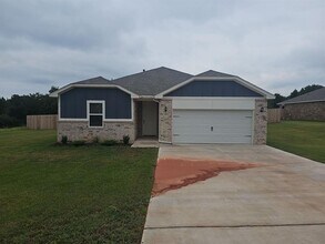 Building Photo - 812 Stella Trl