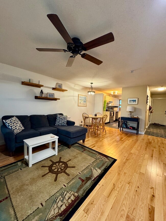 Building Photo - 74 Dunvegan Woods