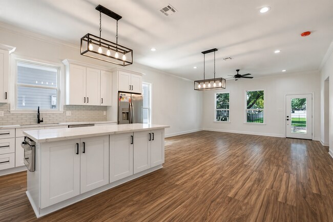 Foto del edificio - 2707 Jackson Blvd