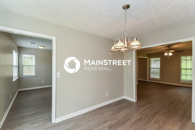 Building Photo - 4 Bedroom Pet-Friendly Home in Atlanta, GA with Main Street Renewal