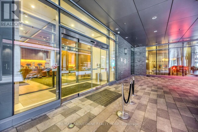 Photo du bâtiment - 295 Adelaide St W